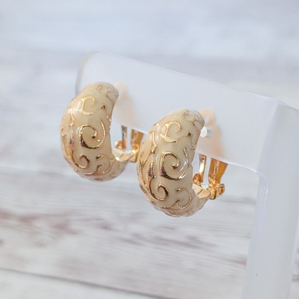 Vintage Clip On Earrings Stunning Elegant Cream Enamel & Gold Tone